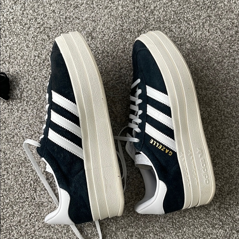 Adidas Gazelle Shoes - Picture 5 of 11